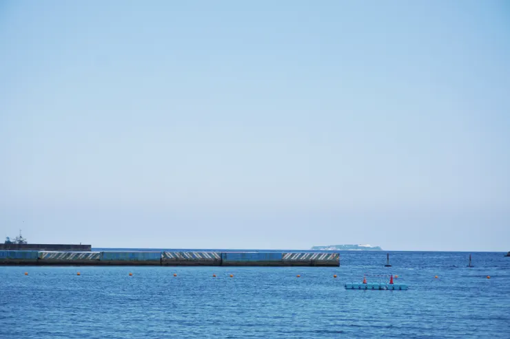 #從熱海沙灘望去,肉眼可見的初島。