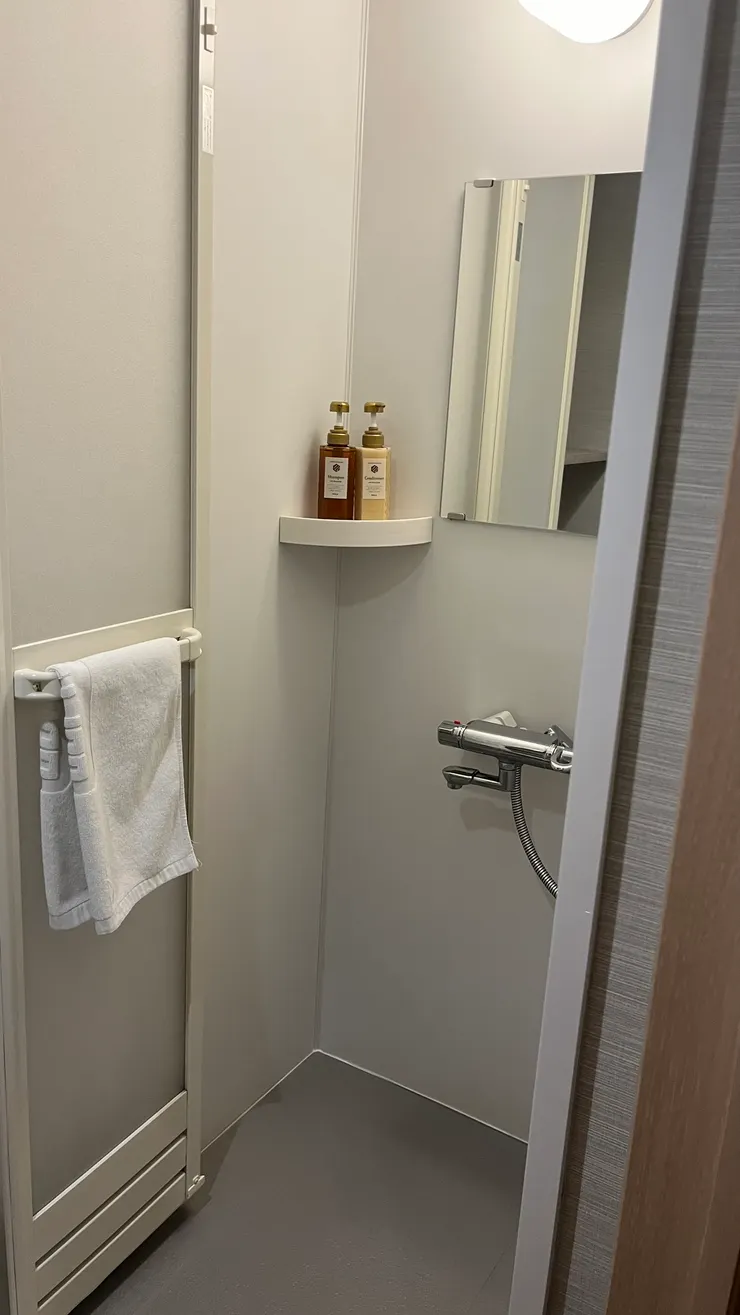 算是連鎖商務旅館中，難得沒有浴缸的。