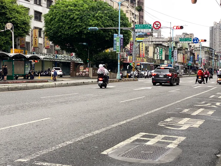 北新路右轉力行路