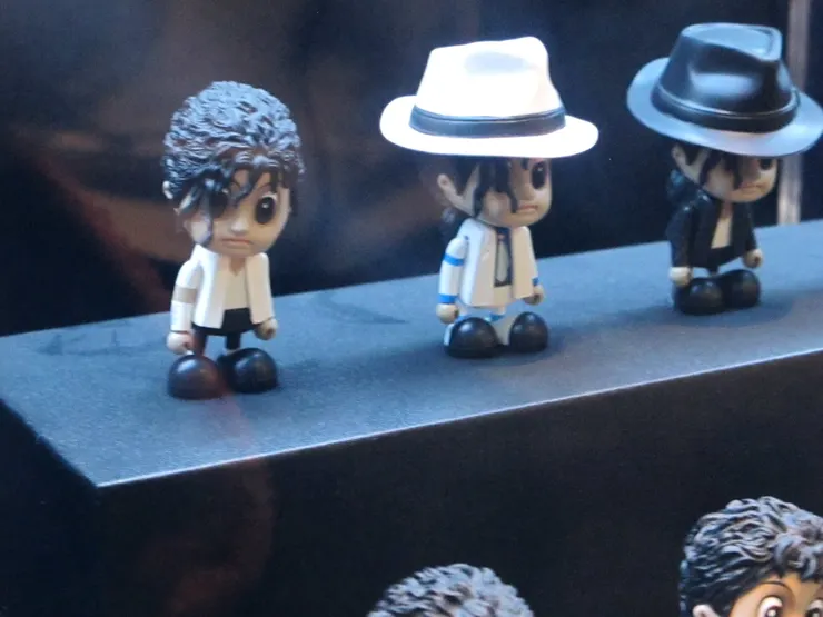 我有其中三個！最左邊的《Black or White》和 《Smooth Criminal》我也有！