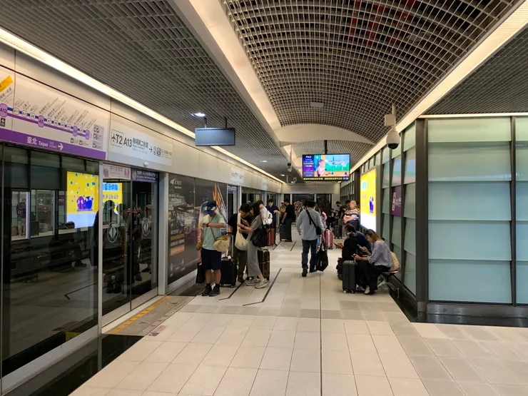 機捷往台北月台