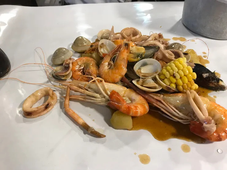 這張照片便是我那份倒海鮮，相信不少去過曼谷夜市的人都吃過吧。  這次我來夜市沒有拍很多照片。雖然很想拍，卻沒有辦法...