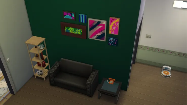 這面牆是起居空間和客廳的焦點！我特意用了色彩鮮艷的掛畫點綴深沉的綠色，令這裏更加活潑。