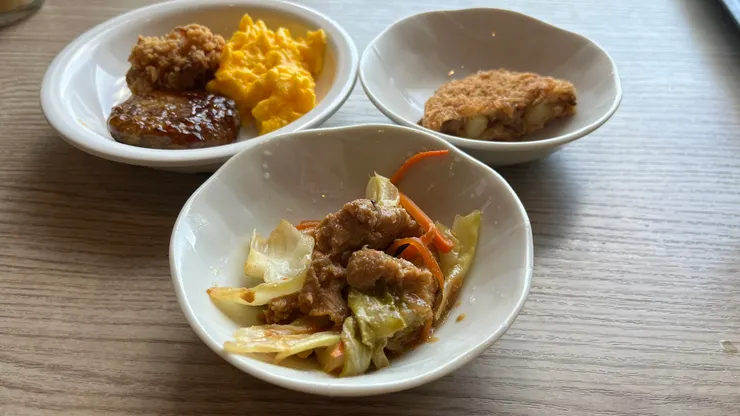 不知不覺就吃飽了。