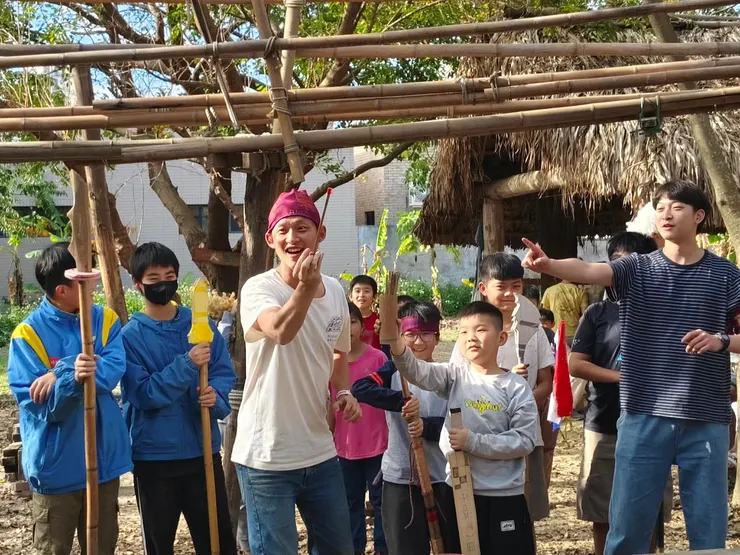 籤筒最後被拿來當戲劇的道具