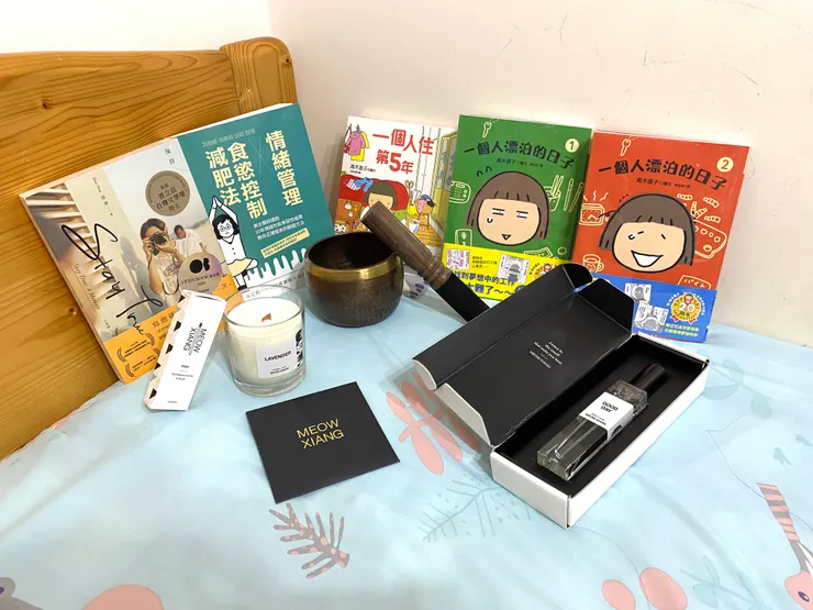 給自己的聖誕節禮物:書、香氛與小缽