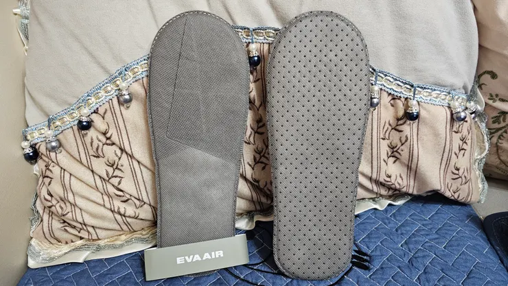 長榮航空灰色的拖鞋顏色很好看!