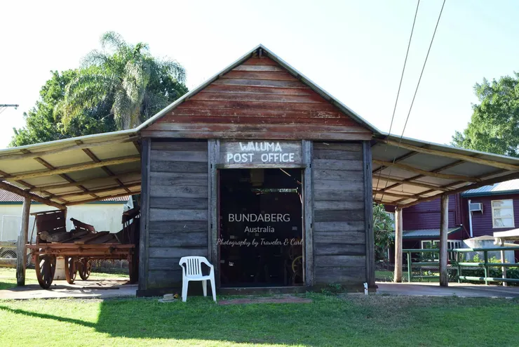 看起來像放機具的小屋，不過不知道裡面的模樣