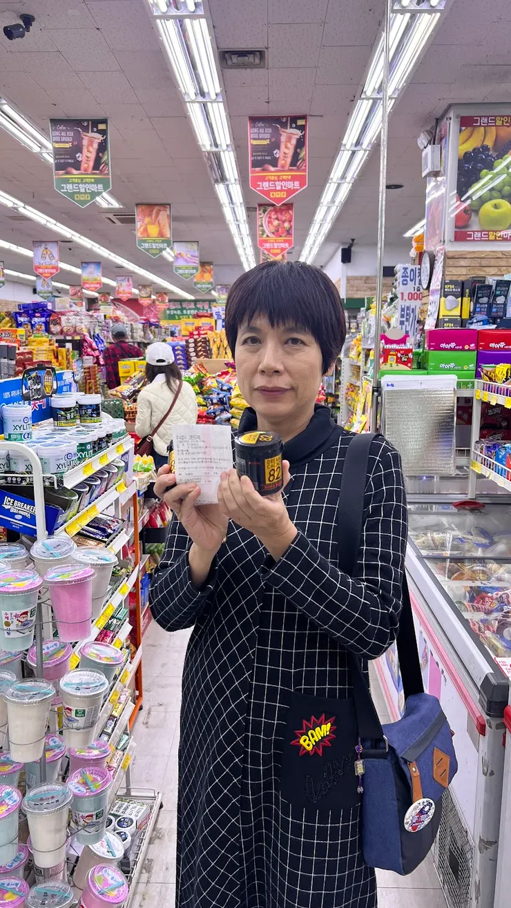 餐廳樓下超市買巧克力，台灣也有賣。