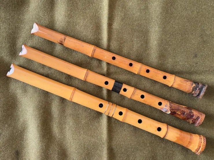 我的三管尺八，由上而下分別為尺六、尺七、尺八。