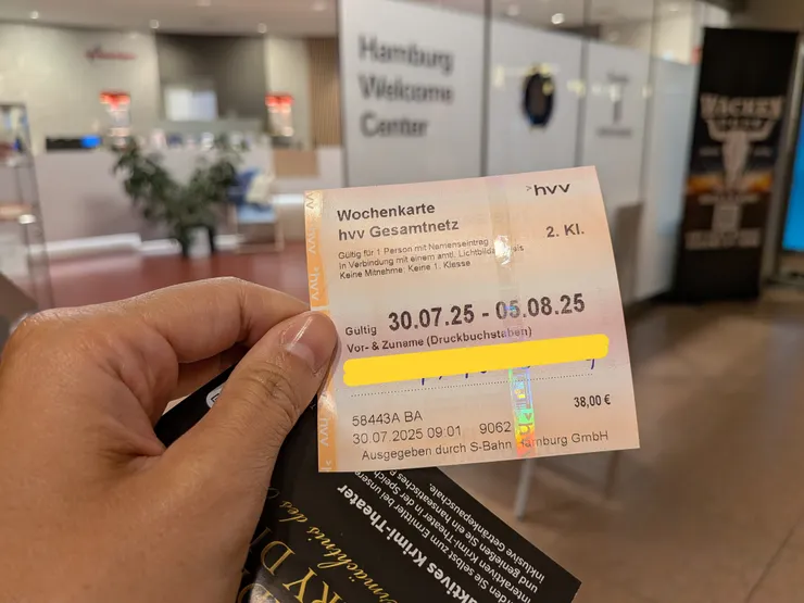 Photo: Zora @ Hamburg Arpt, Jul. 30, 2025.