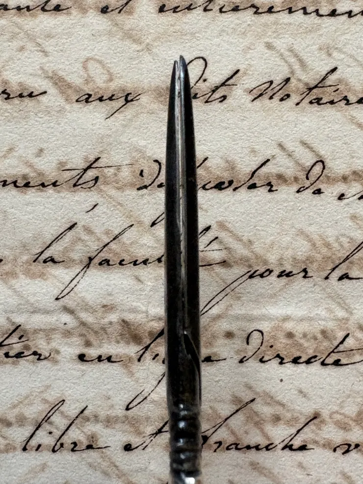 刀片無法精準重合且軸心偏鬆散(2)