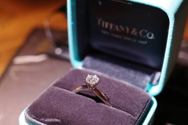 最後答案是璀璨華麗的鑽戒 🥰