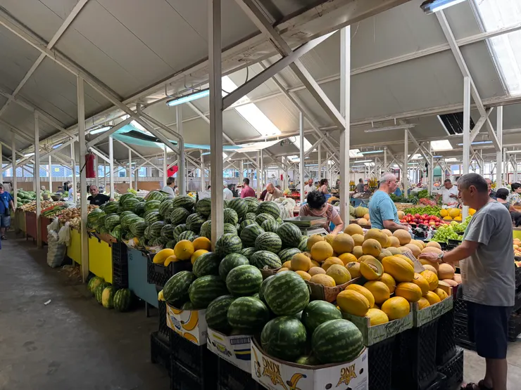 我們這趟吃最多的就是西瓜跟哈密瓜，一顆都在＄２－３歐元內