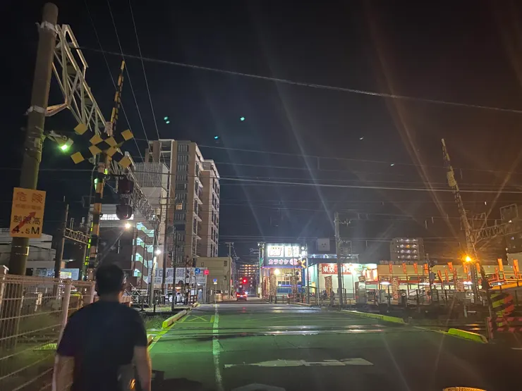 吃飽開心走回飯店