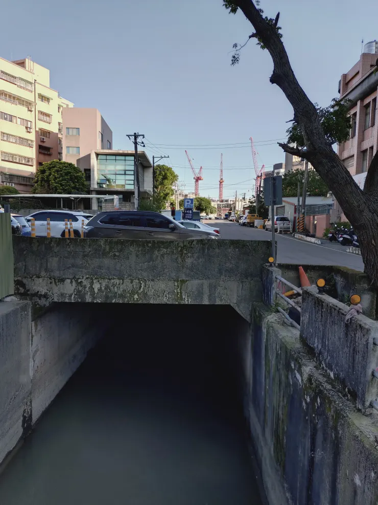 往治平中學圳道已經加蓋成道路