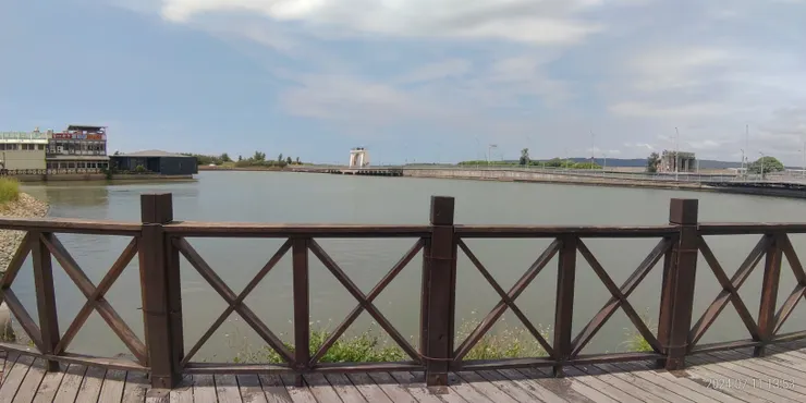 往向海邊，海與天有何分別？