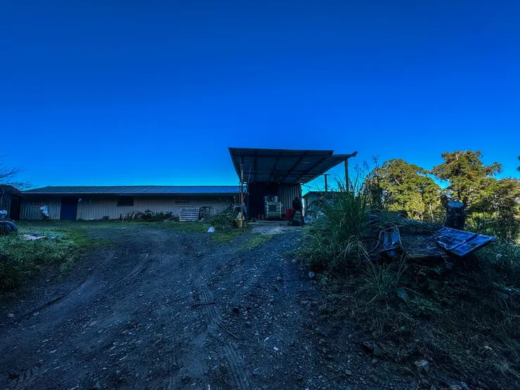 養老山登山口前方農舍，有空地，想停車需事先詢問農家