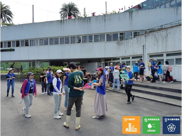 企業夥伴們則於場邊另處集合