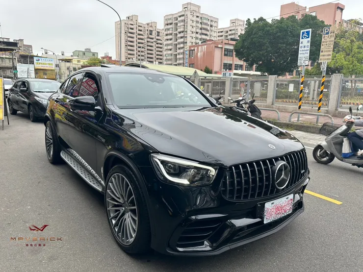Mercedes-AMG GLC63S Coupe 外匯車交車分享！解析台灣驗車新法規對進口車影響，從找車、驗車到交付完整流程公開。面對法規轉換期，如何安心購入外匯車？專業代購經驗一次看懂。