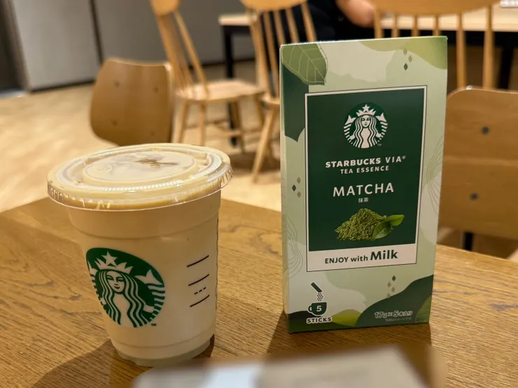 買了星巴克上飛機，太幸福了☺️
