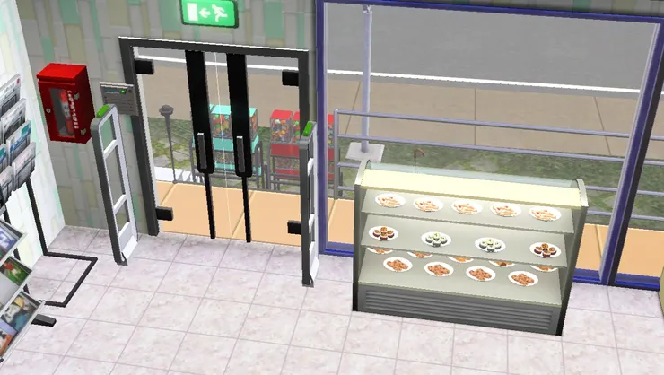 門口旁邊是櫥櫃，擺放了食品展示櫃吸引路人。