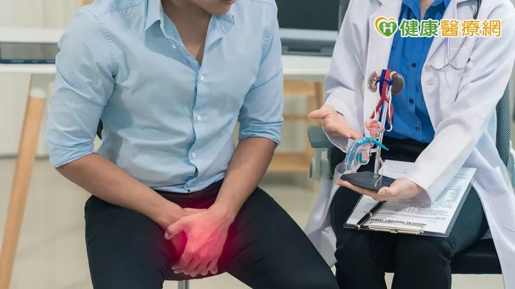 攝護腺癌患者多為高齡男性，不少人認為「年紀大了，這樣就好，治療也是折騰」，因此治療態度上較為保守。