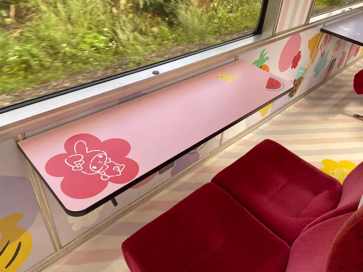 伙伴的圖案就在桌上