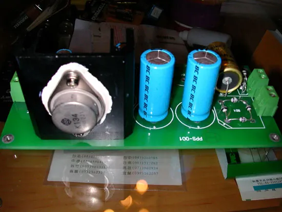 穩壓輸出晶體不惜重金使用 Hitachi K134/J49 鐵殼晶體