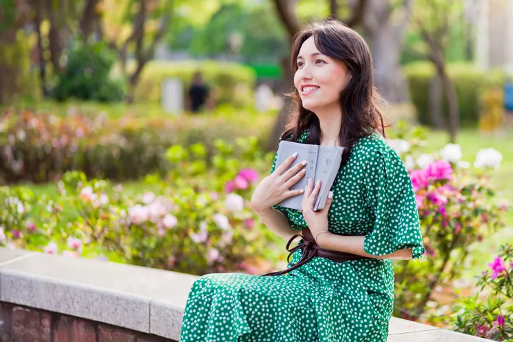 聖經中的實用原則，能為人帶來長久的安寧與幸福。（圖片由耶和華見證人提供）