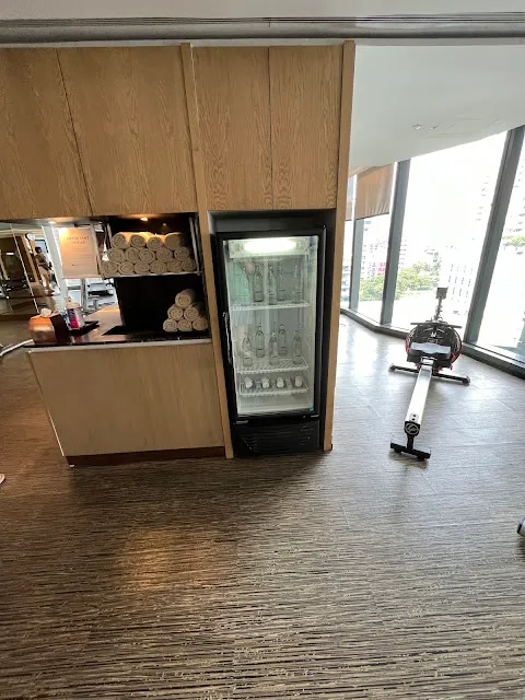 健身房 - 瓶裝水、毛巾