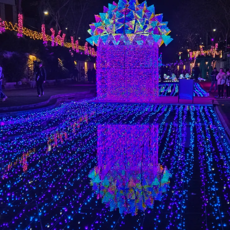 釋迦牟尼佛也趕到。