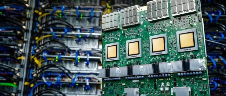 Google 在 2025 年 Cloud Next 活動中推出了第七代 TPU，代號 Ironwood，首款專為推論優化設計的 TPU 系列。