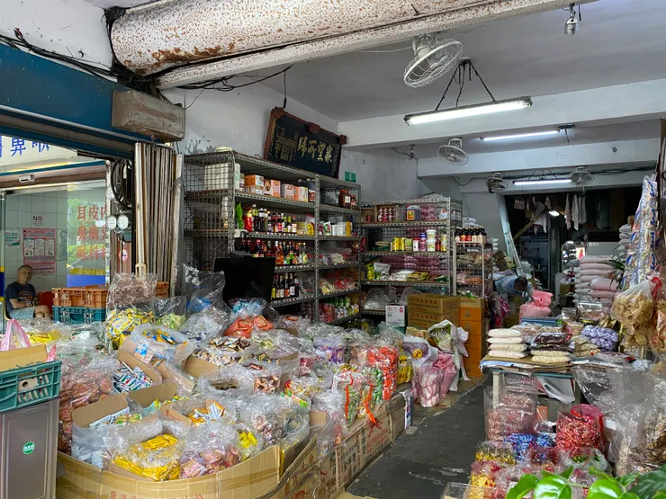 興福庄第一家碾米廠「興福米廠」有77年歷史，現由第三代接手。早期的碾米機還留在店內做紀念