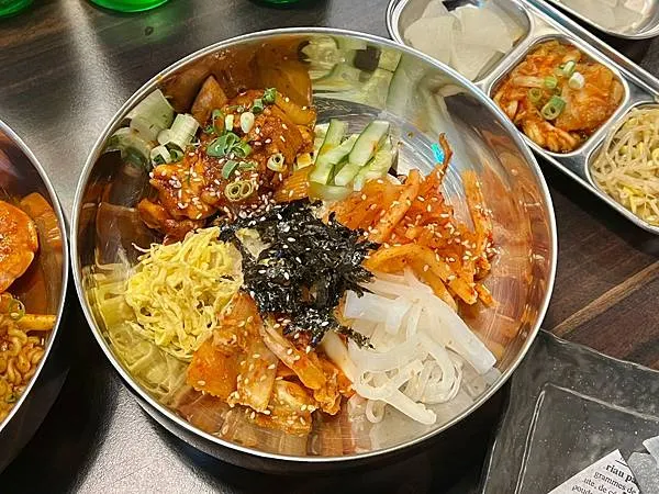 （台中韓式餐廳）燒酒杯韓式餐酒館～料好實在豆腐鍋、卡滋韓式起