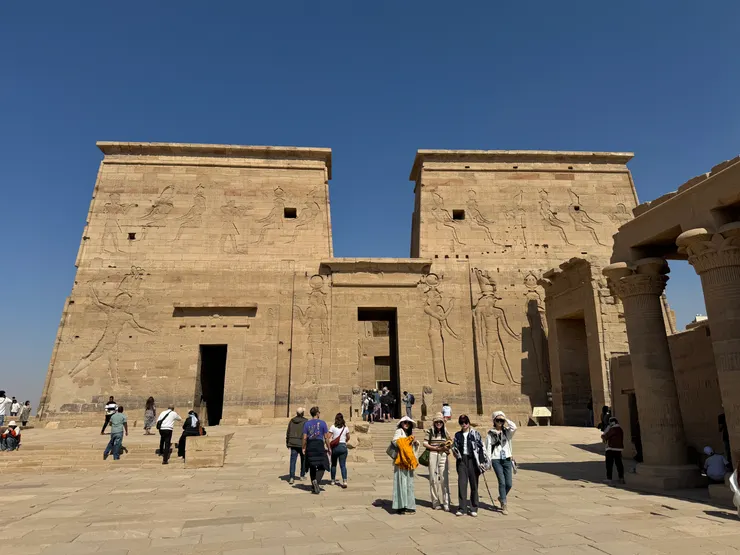 登島後會看見第一塔門威武的矗立著