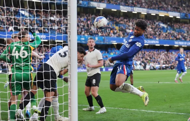 山度士頭槌破網助車路士領先5:0