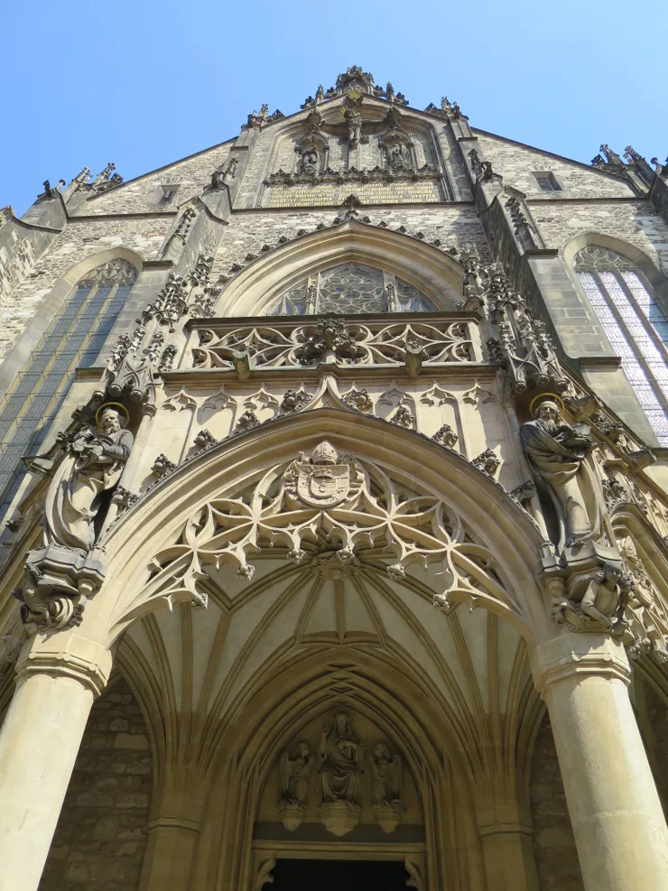 教堂大門，相當美麗細緻的設計