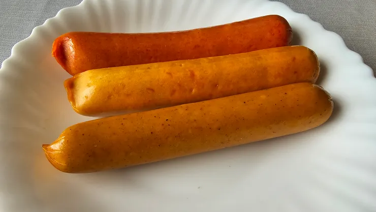 在長榮航空和星宇航空貴賓室都可以吃到這種大熱狗!我超愛吃這種大熱狗!