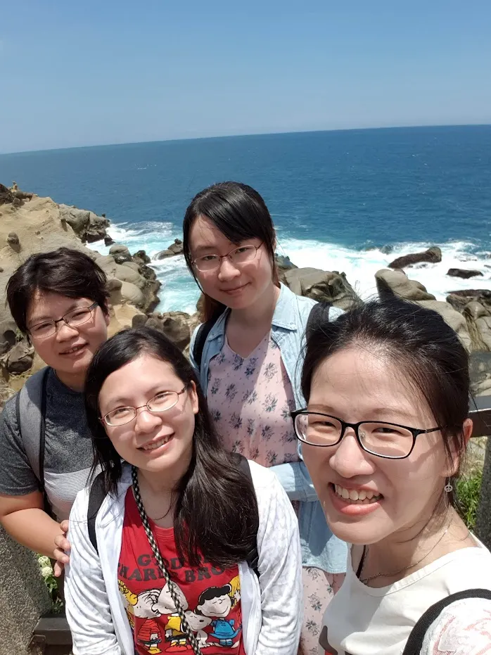 每次跟別人合照的照片裡,通常只有我是胖子