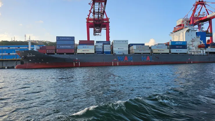 這是萬海航運的貨輪!