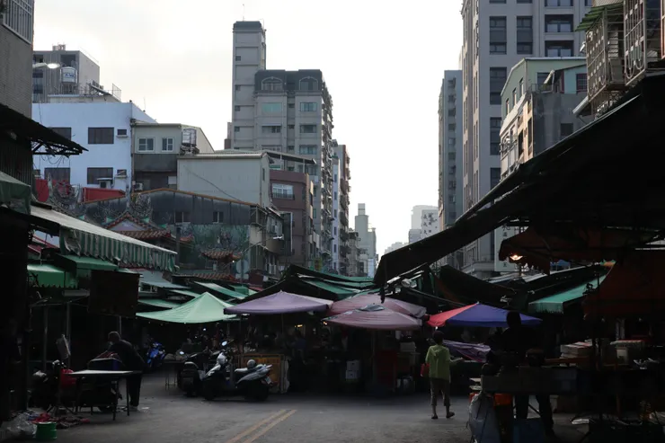清晨到中午才會出現的大舞台菜市場