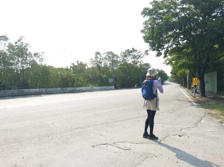 由大濁水溪橋南端起步，太陽很大，穿上袖套。花蓮秀林。