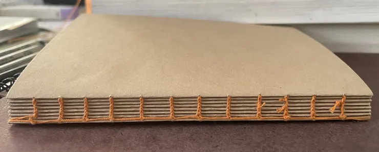 縫完八台的樣子。(中間有很多打結的地方，因為我線穿得不夠長，笑）