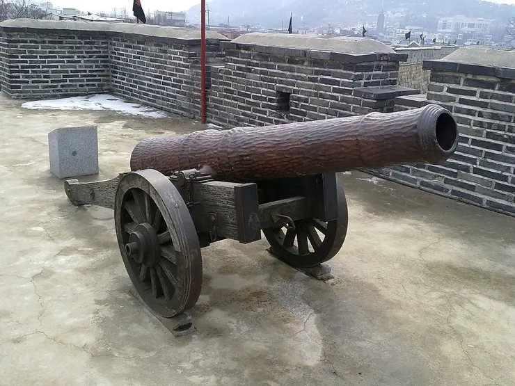 晚明傳入中國的紅夷大砲。圖片來源：維基百科。