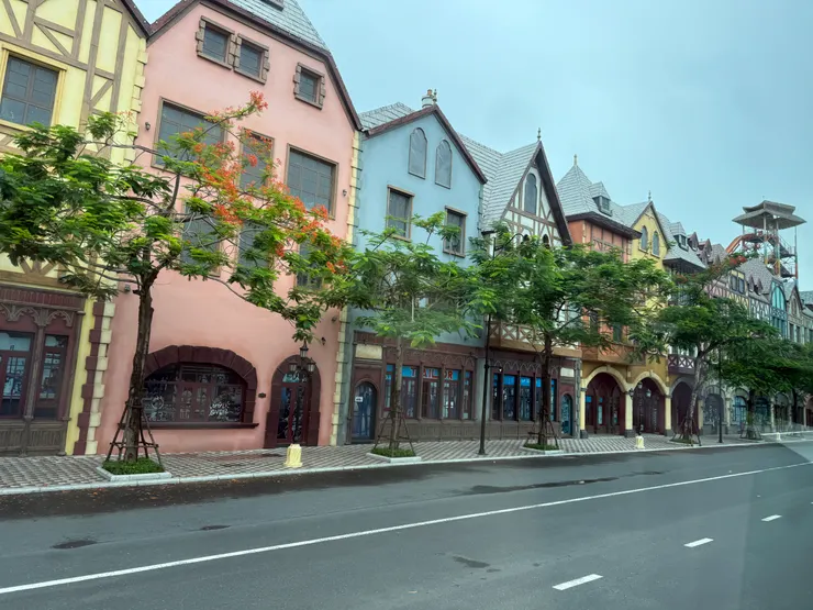 去珍珠樂園路上美麗的建築