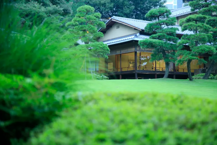 壺中庵。靜靜佇立於八芳園庭園內的歷史建築，體驗與四季自然共生的現代美學空間。©八芳園