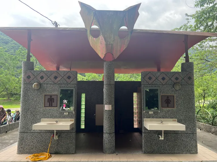 停車場旁洗手間