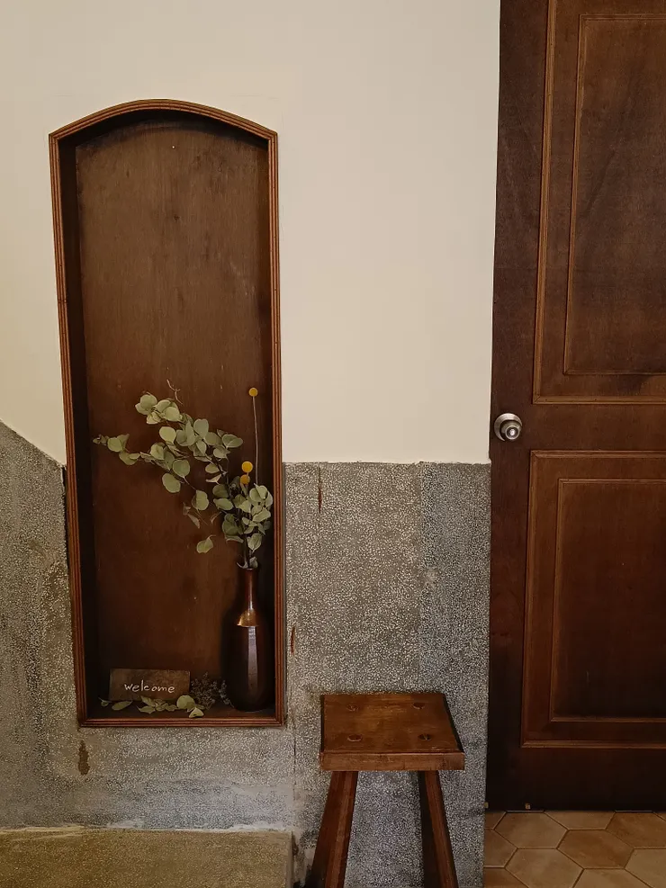 一樓的廁所門口一樣用心