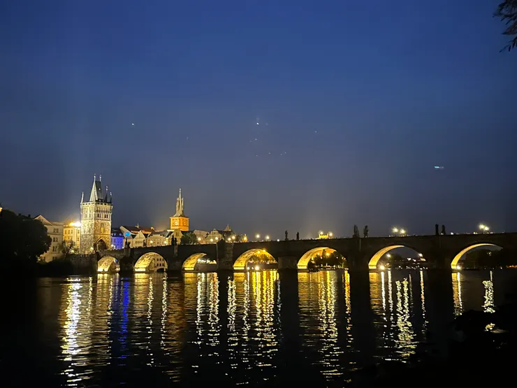 夜晚時分的查理大橋